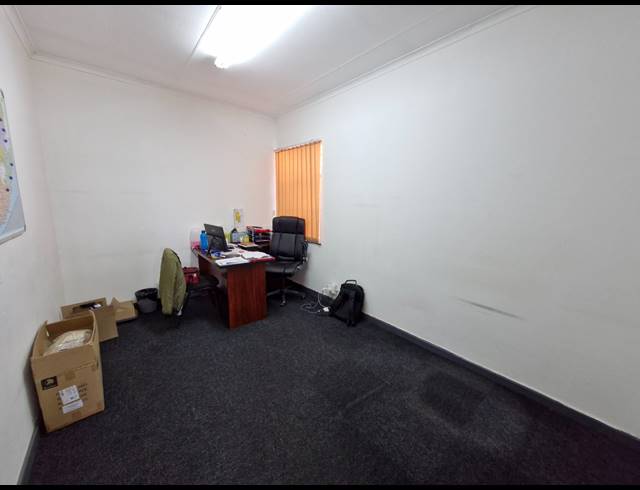 602M² WAREHOUSE TO LET IN JET PARK